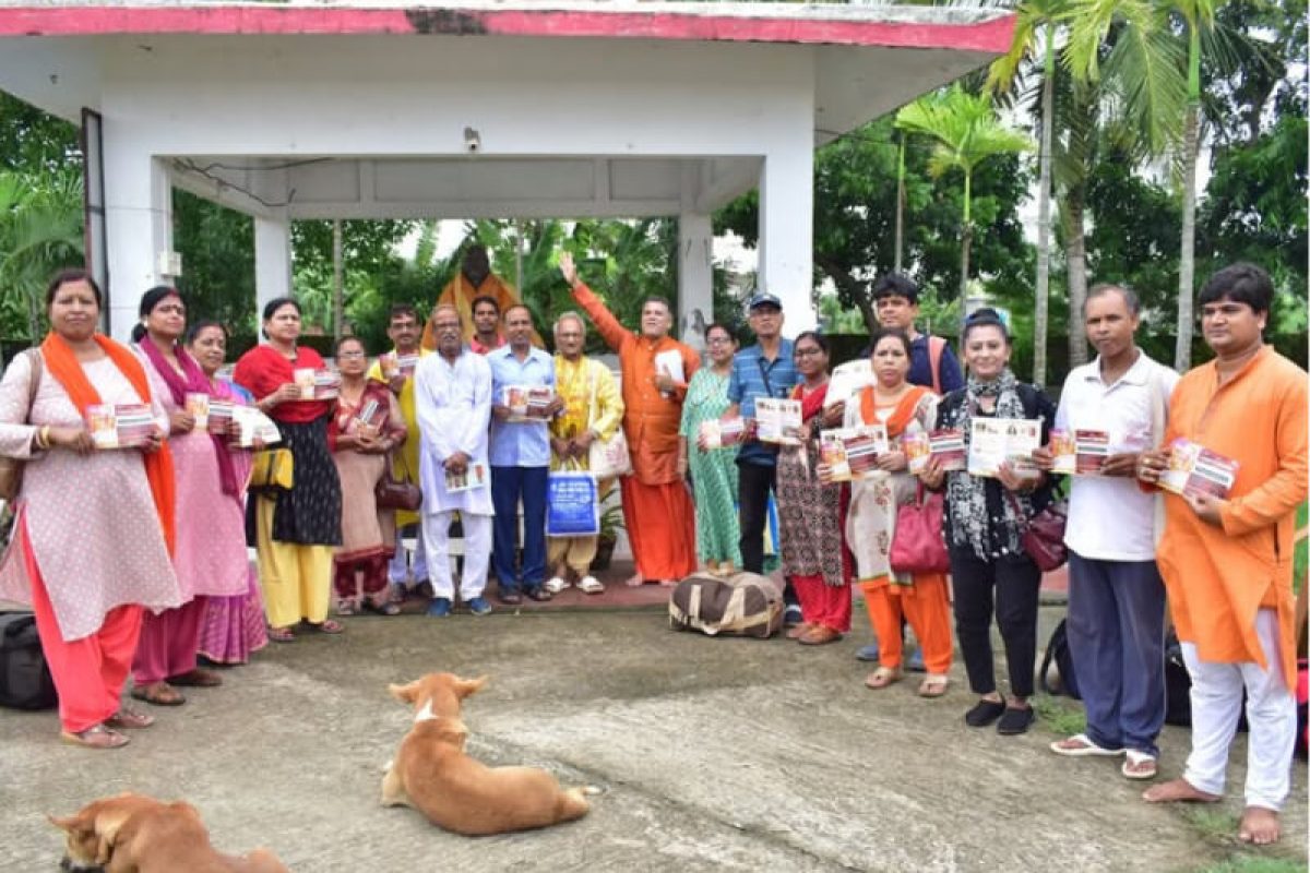 Retreat participants and spiritual seekers gathered at Kriya Yoga Wellness, Gangasagar